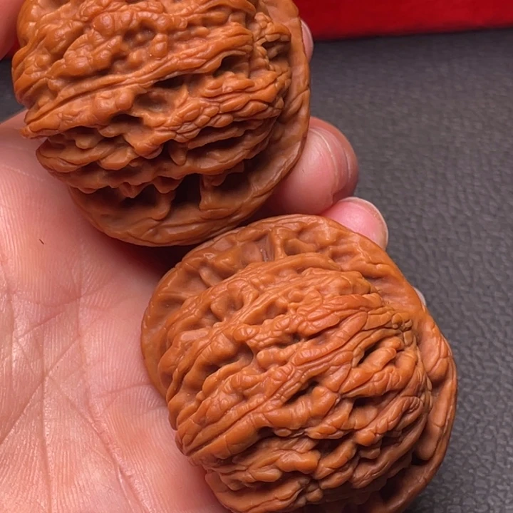 文玩核桃把件秦岭野生核桃