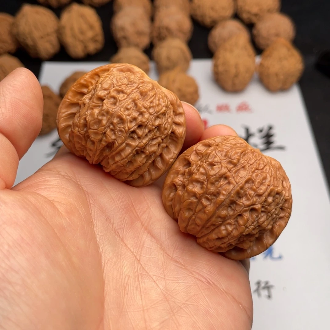 文玩核桃吊坠032。39血麒麟返油