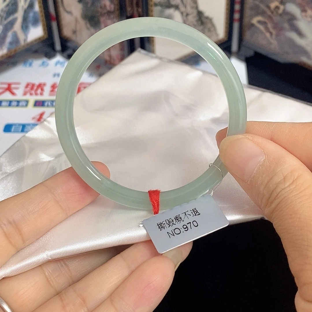 翡翠未镶嵌手镯（圆镯）52.7
