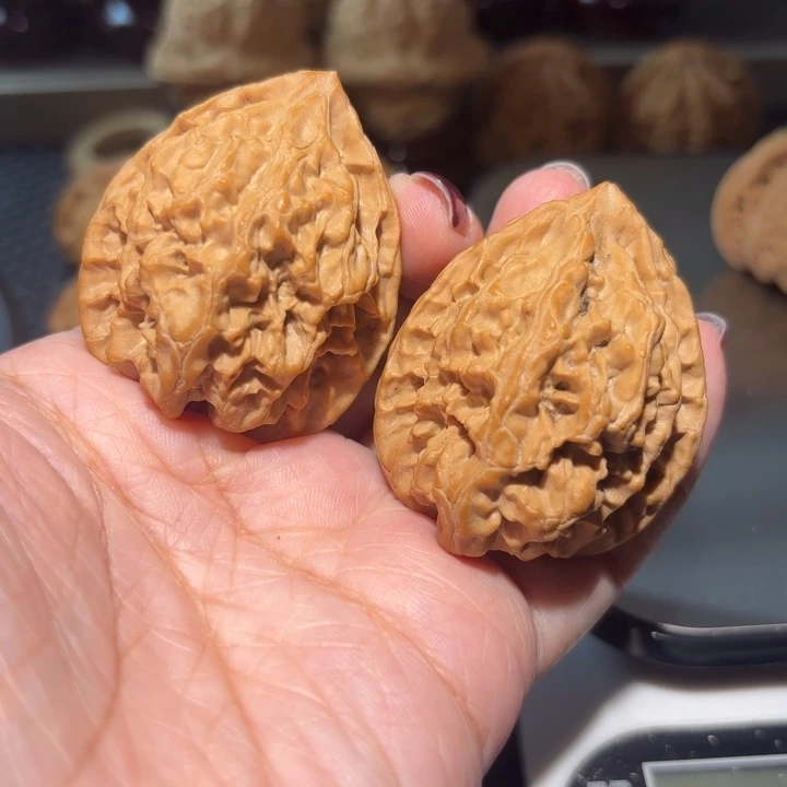 把件文玩核桃37十三陵鸡心