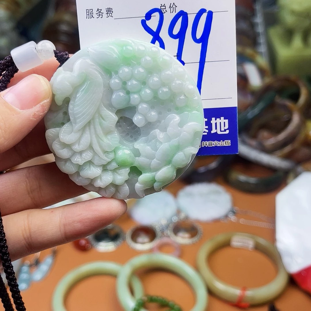 翡翠颈饰未镶嵌你