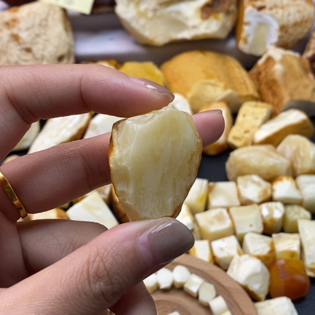 定制琥珀未镶嵌蜜蜡