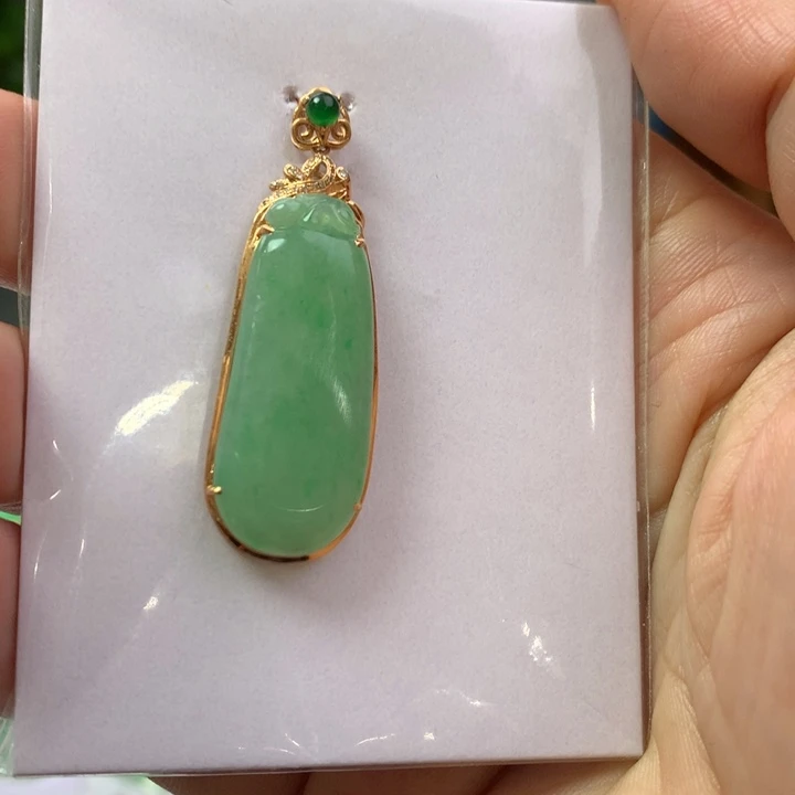 翡翠颈饰18K金镶嵌翡翠吊坠