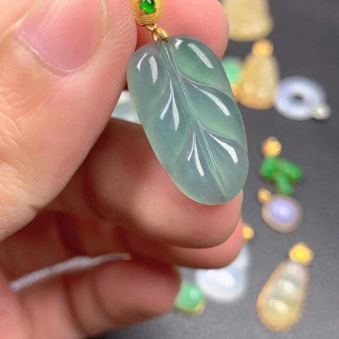 【闪购商品】颈饰18K金镶嵌翡翠翡翠