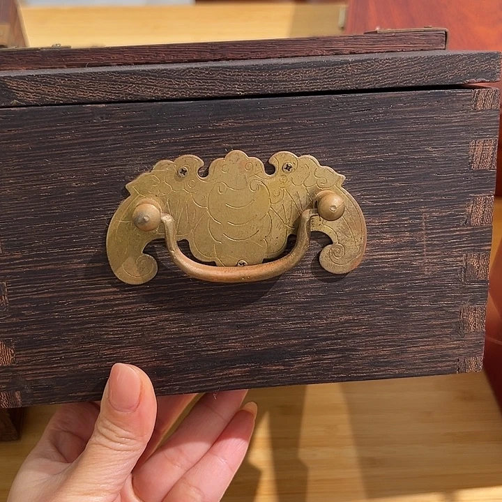 闪电购直播间福利小件木盒