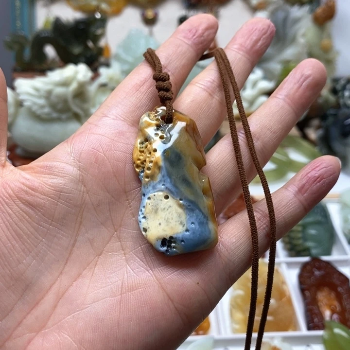 未镶嵌蛇纹石玉颈饰