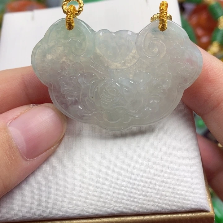 翡翠未镶嵌吊坠(赠链)