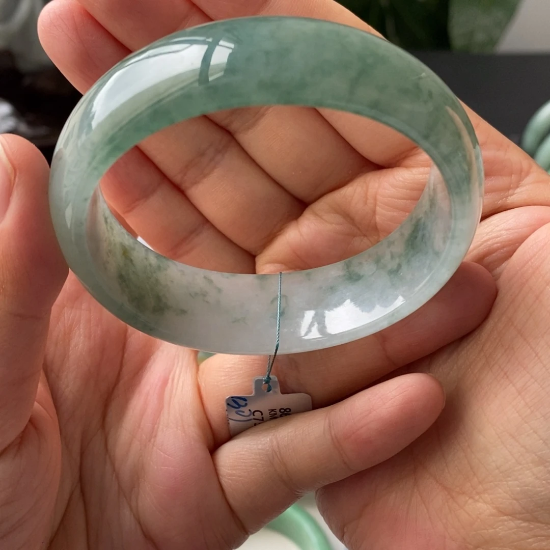 翡翠手镯未镶嵌天然