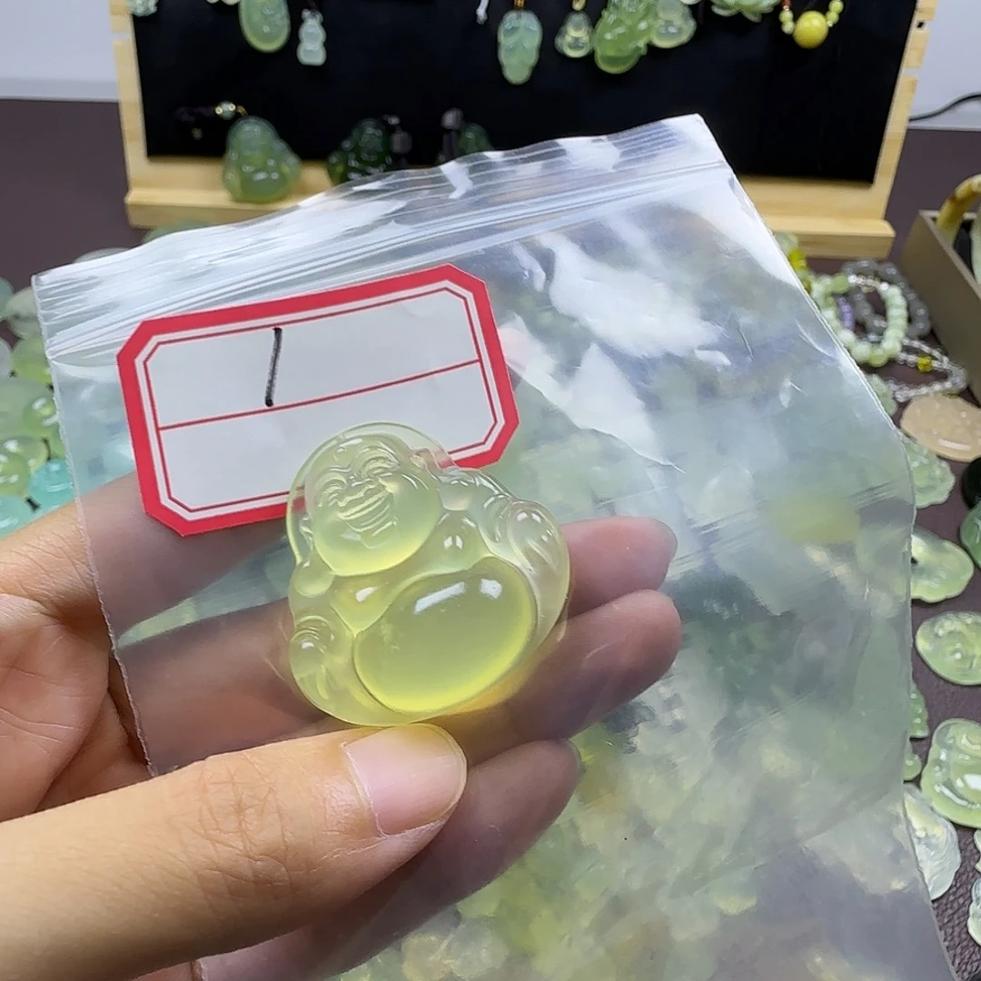 祁***_蛇纹石玉未镶嵌颈饰