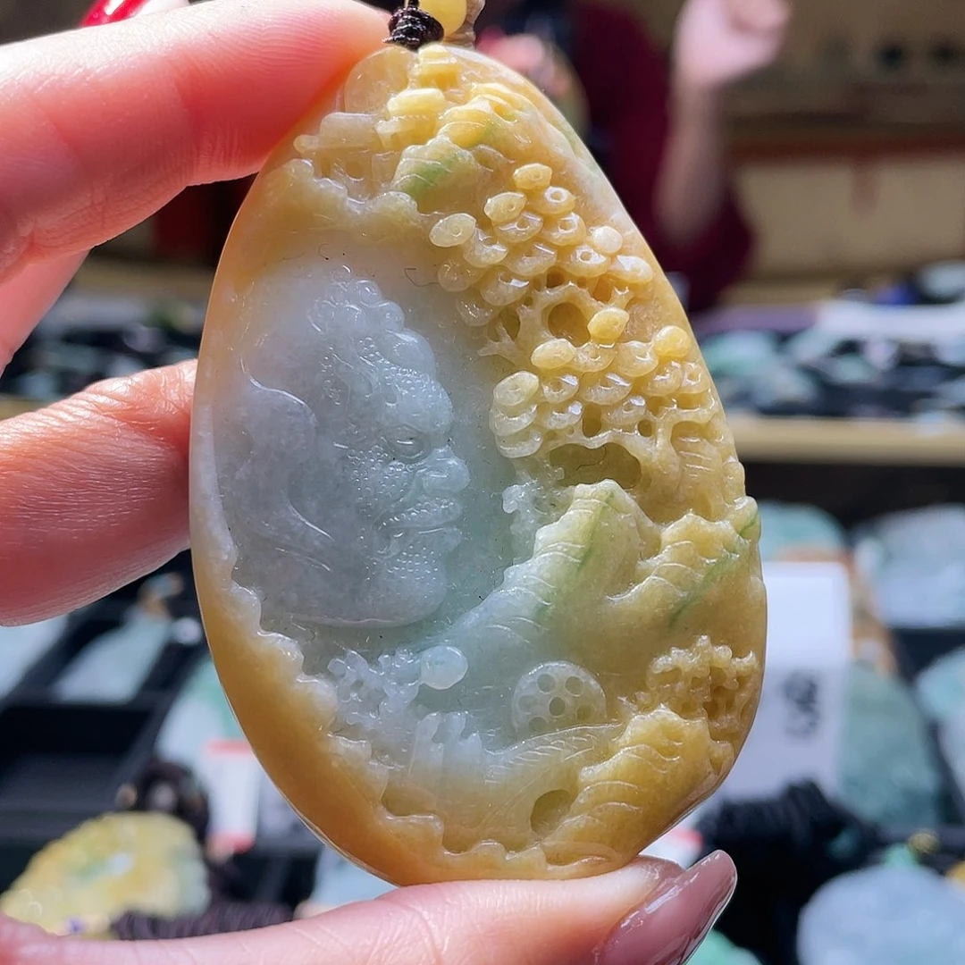 翡翠颈饰未镶嵌小*一个