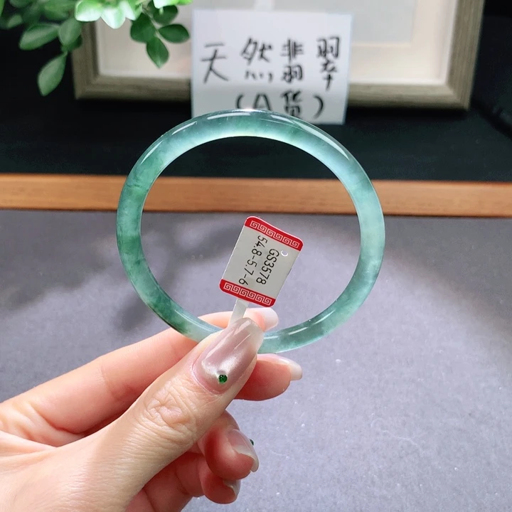 翡翠手镯未镶嵌天然翡翠手镯