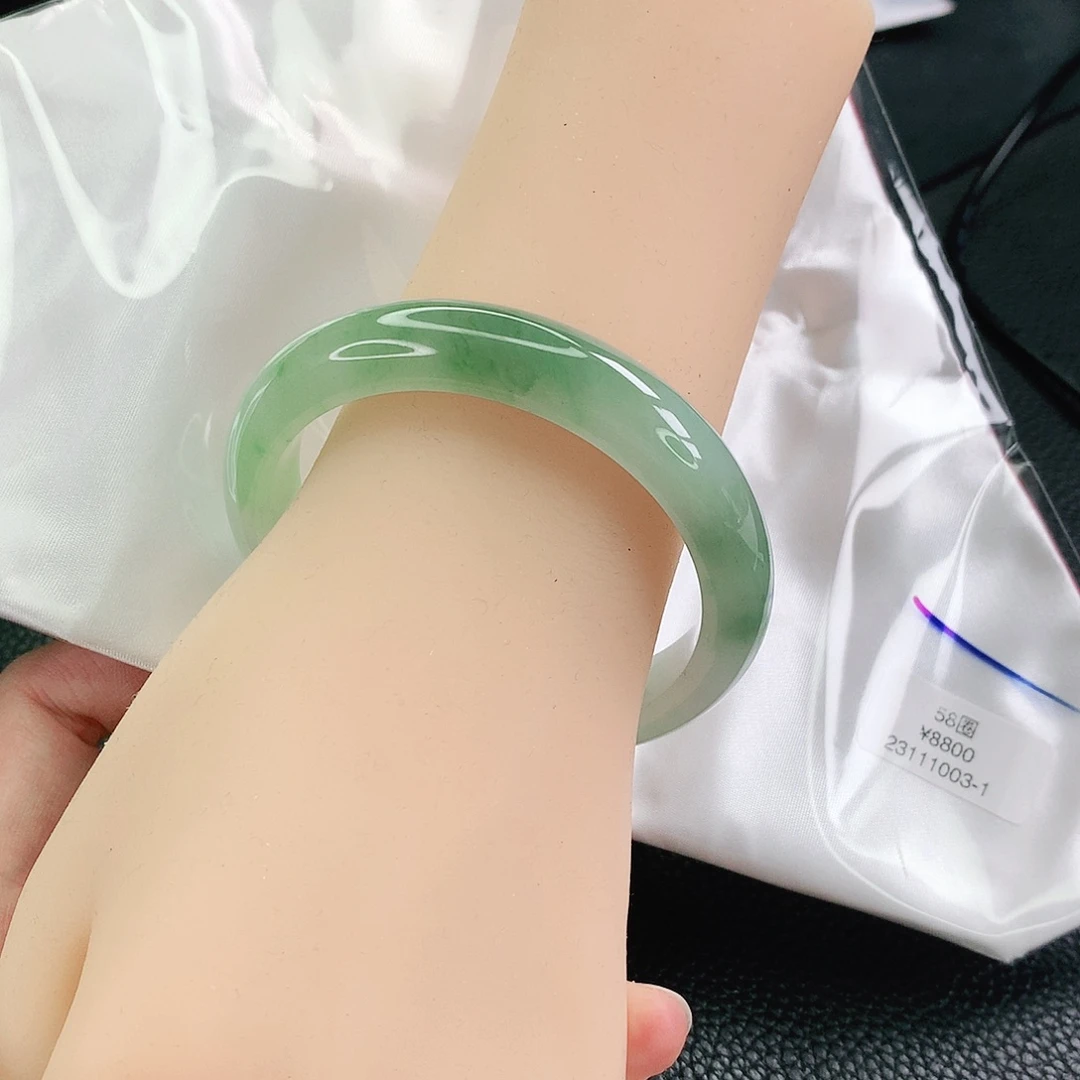 翡翠手镯未镶嵌58圈