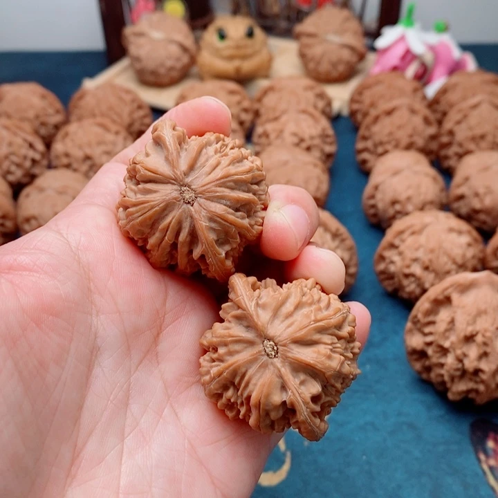 自***翼把件文玩核桃山地磨39