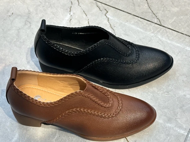 休闲舒适真皮软底复古百搭平底女鞋