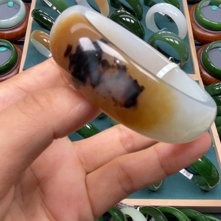 更***活未镶嵌手镯和田玉