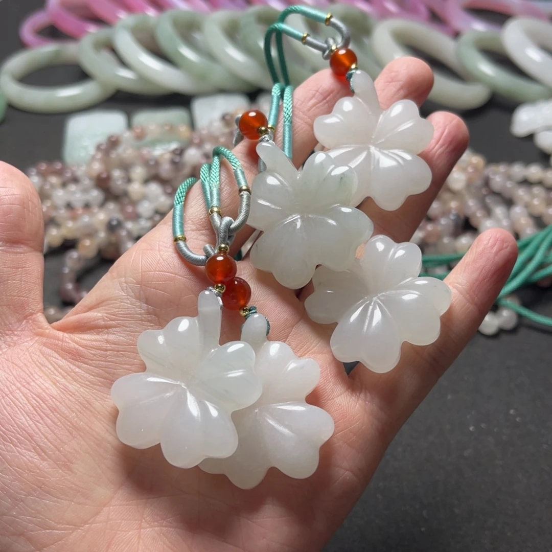 颈饰未镶嵌石英质玉海**物