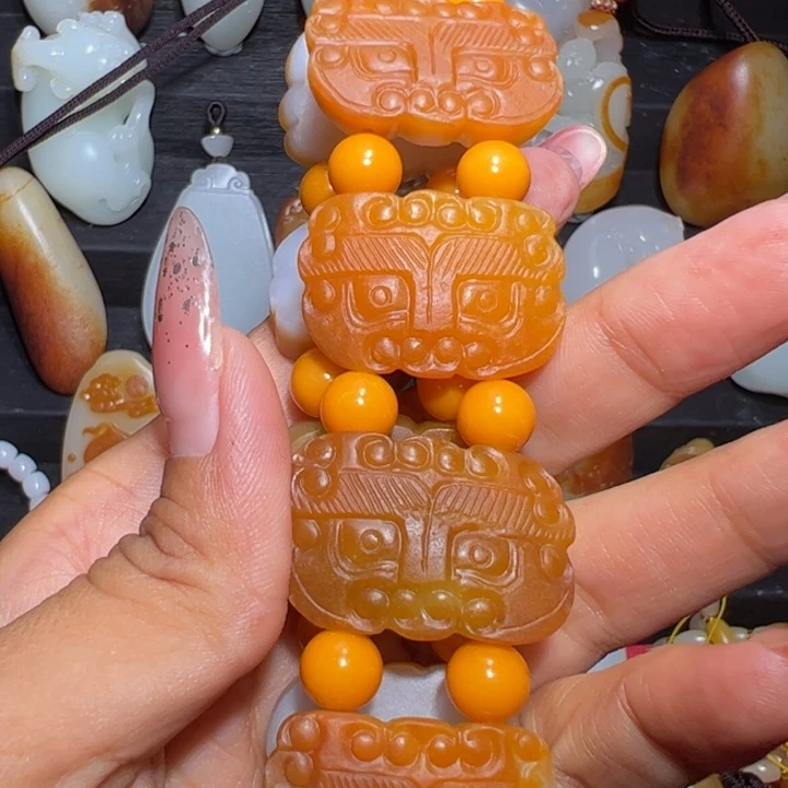 成***清颈饰未镶嵌和田玉