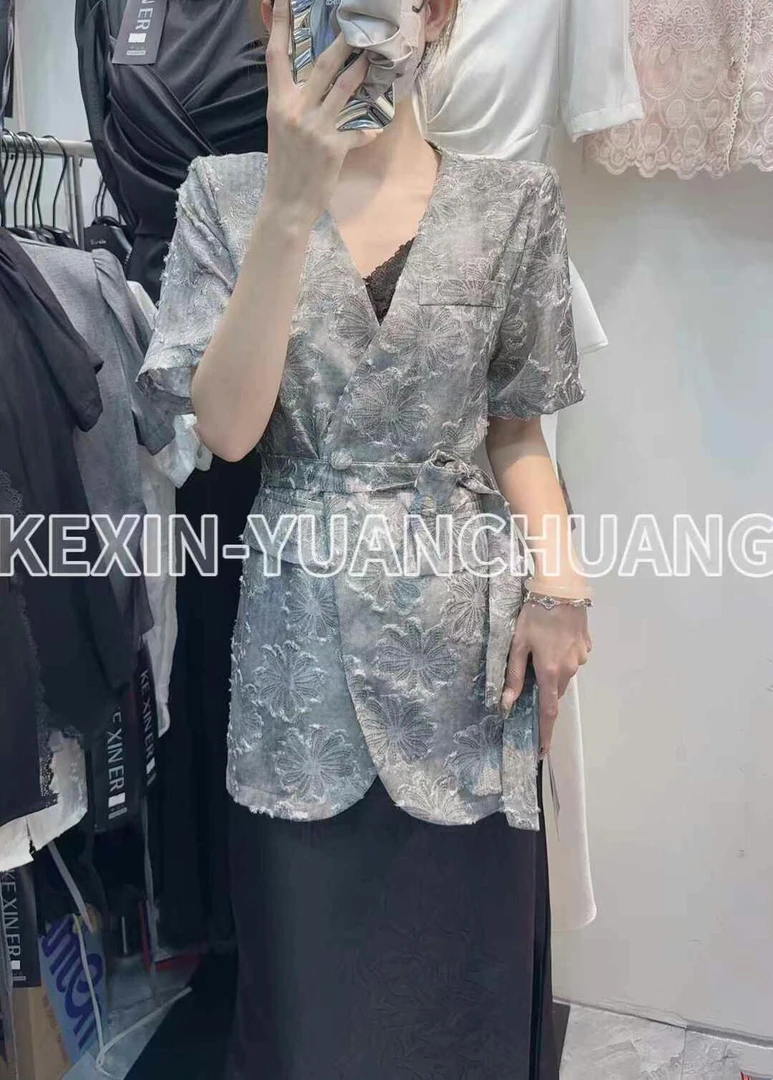 8076意凡静奢风拼接口袋短袖女印花提花西装