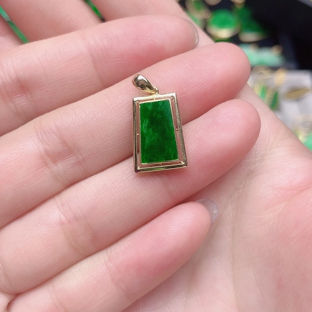 翡翠颈饰18K金镶嵌天然翡翠