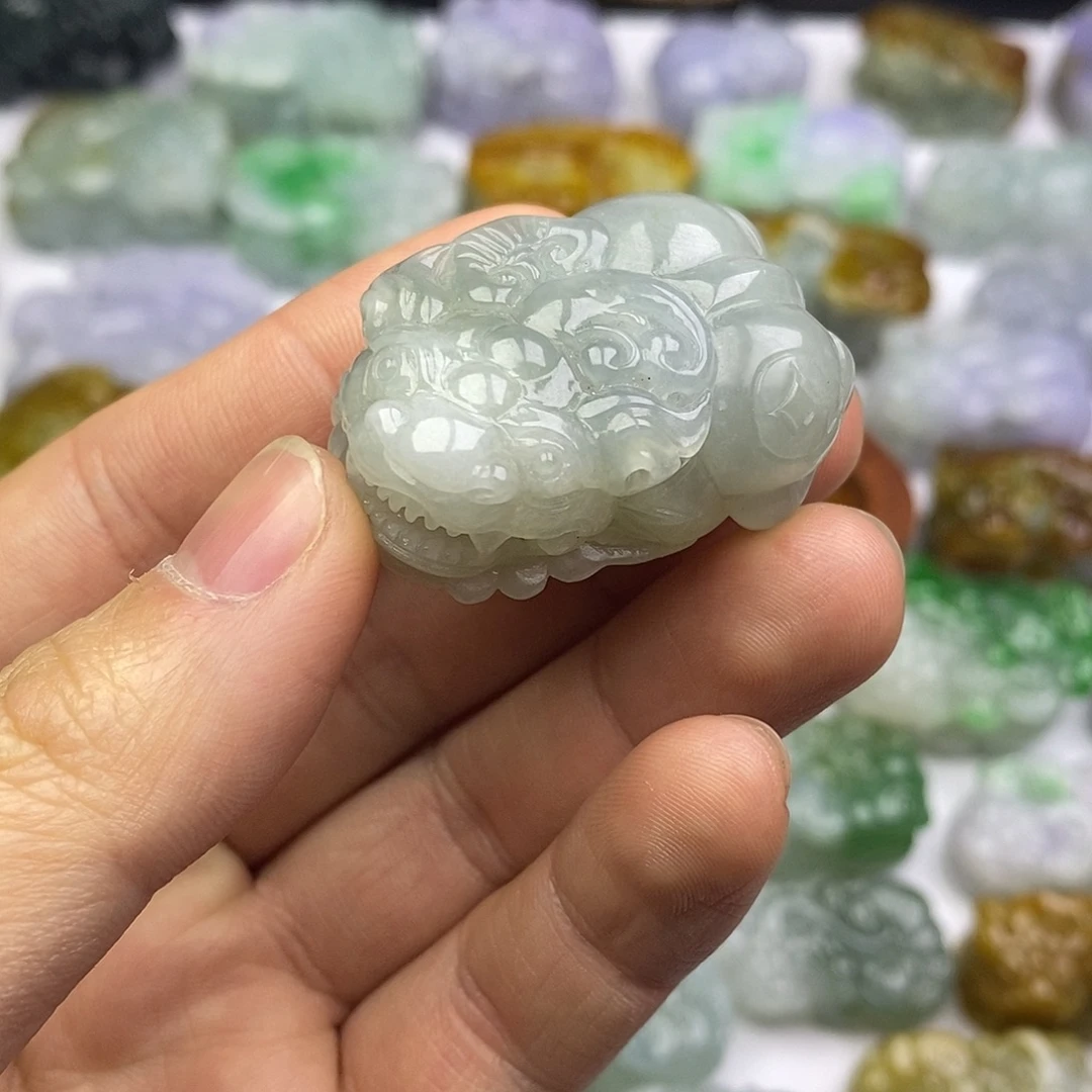 翡翠未镶嵌颈饰貔貅