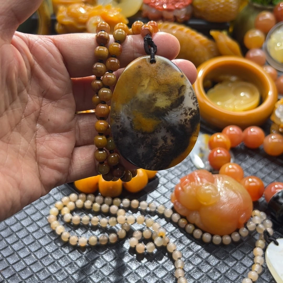 石英质玉未镶嵌颈饰