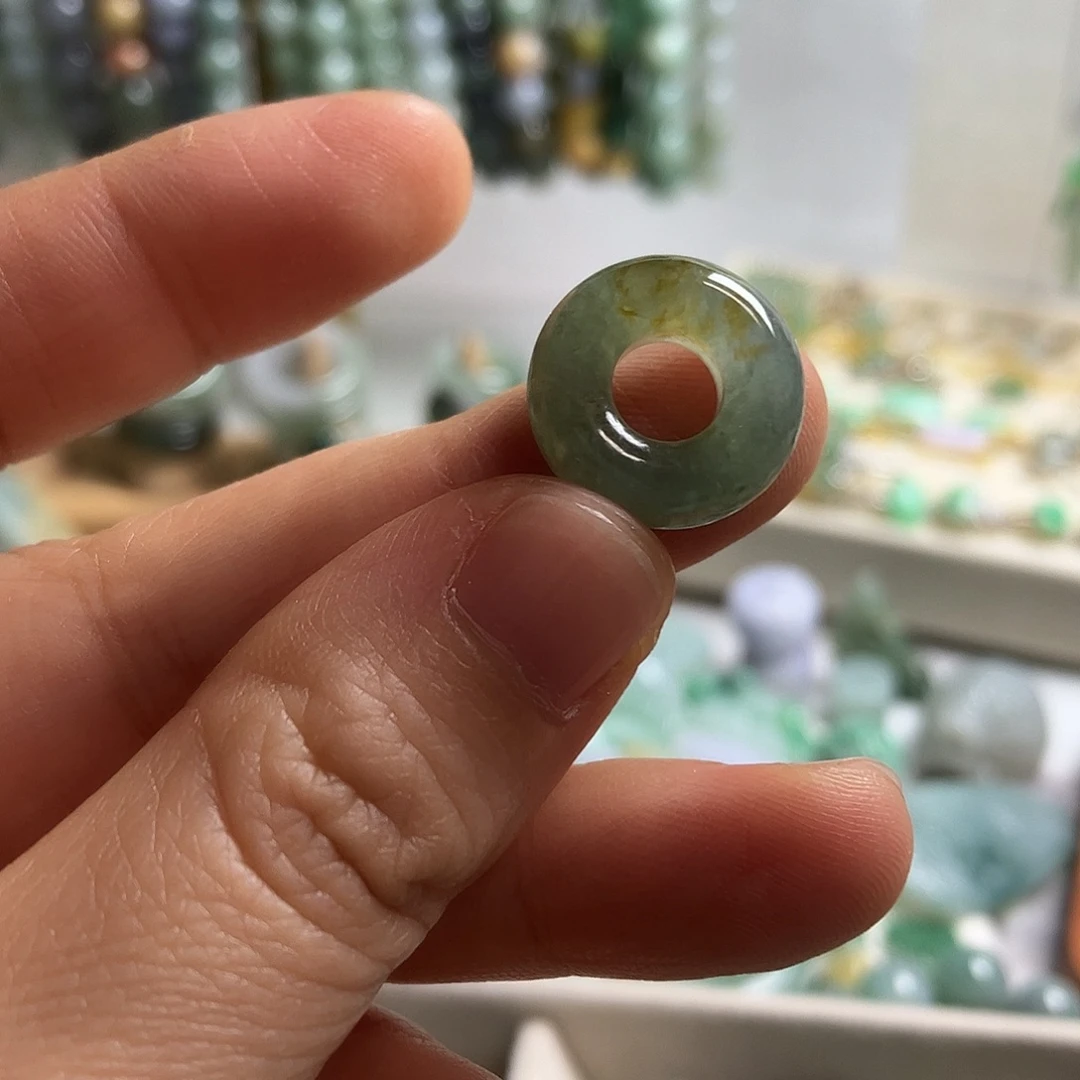 翡翠未镶嵌颈饰01