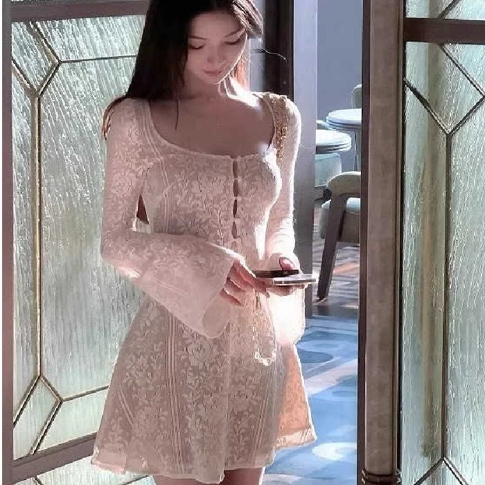 秋季气质纯欲重工蕾丝收腰连衣裙显瘦法式修身温柔长袖A字裙短裙