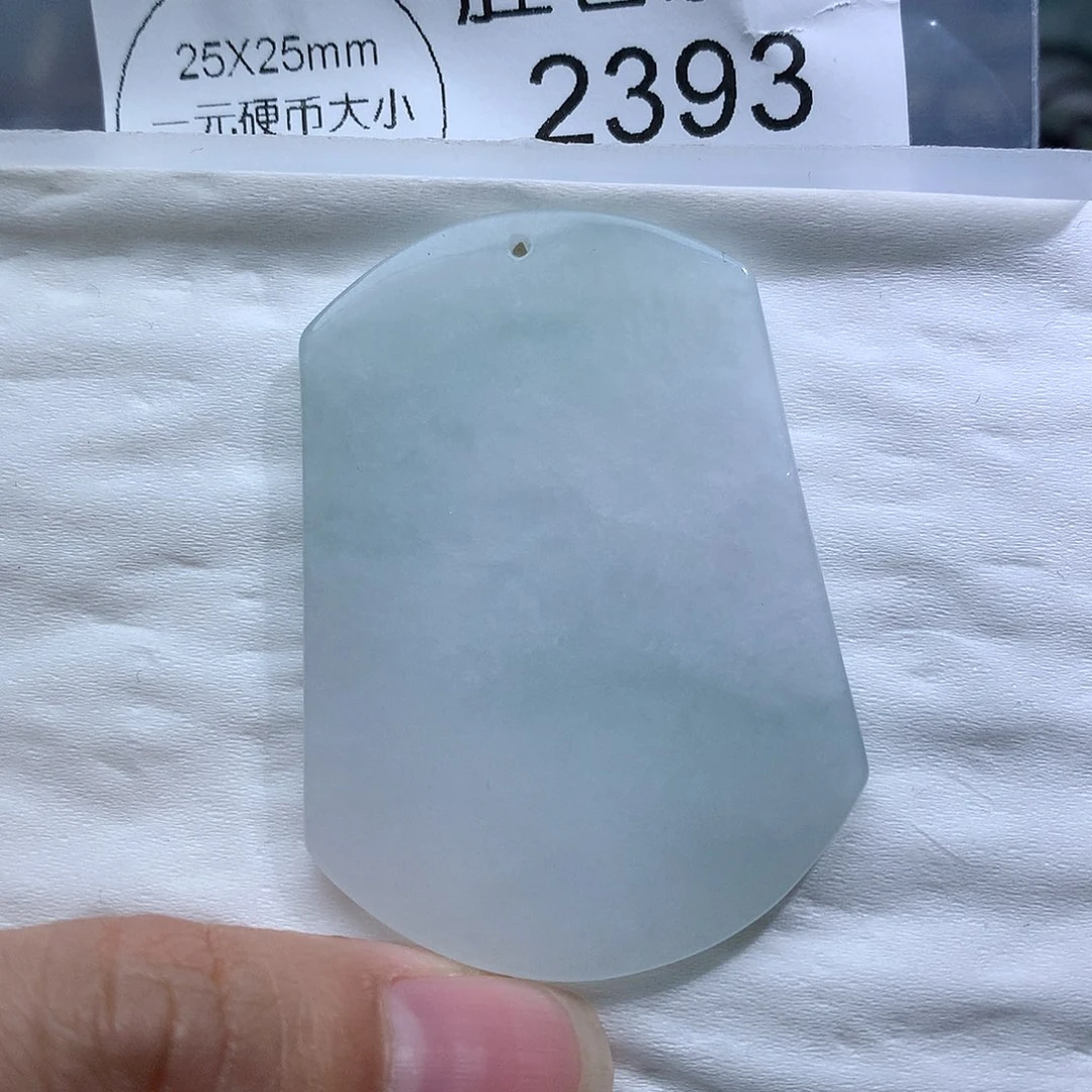 翡翠未镶嵌颈饰2393。