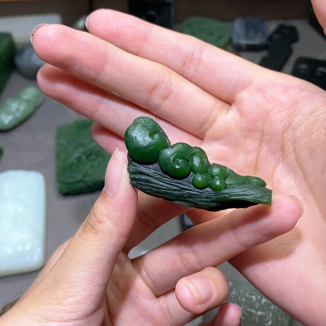 和田玉未镶嵌颈饰定制