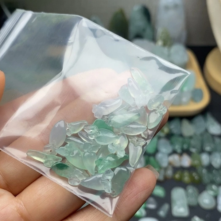 颈饰未镶嵌翡翠小萝卜一个 可选