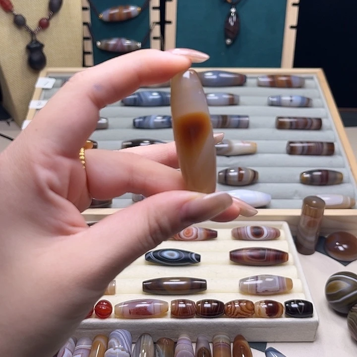 玛瑙/玉髓未镶嵌吊坠(赠链)