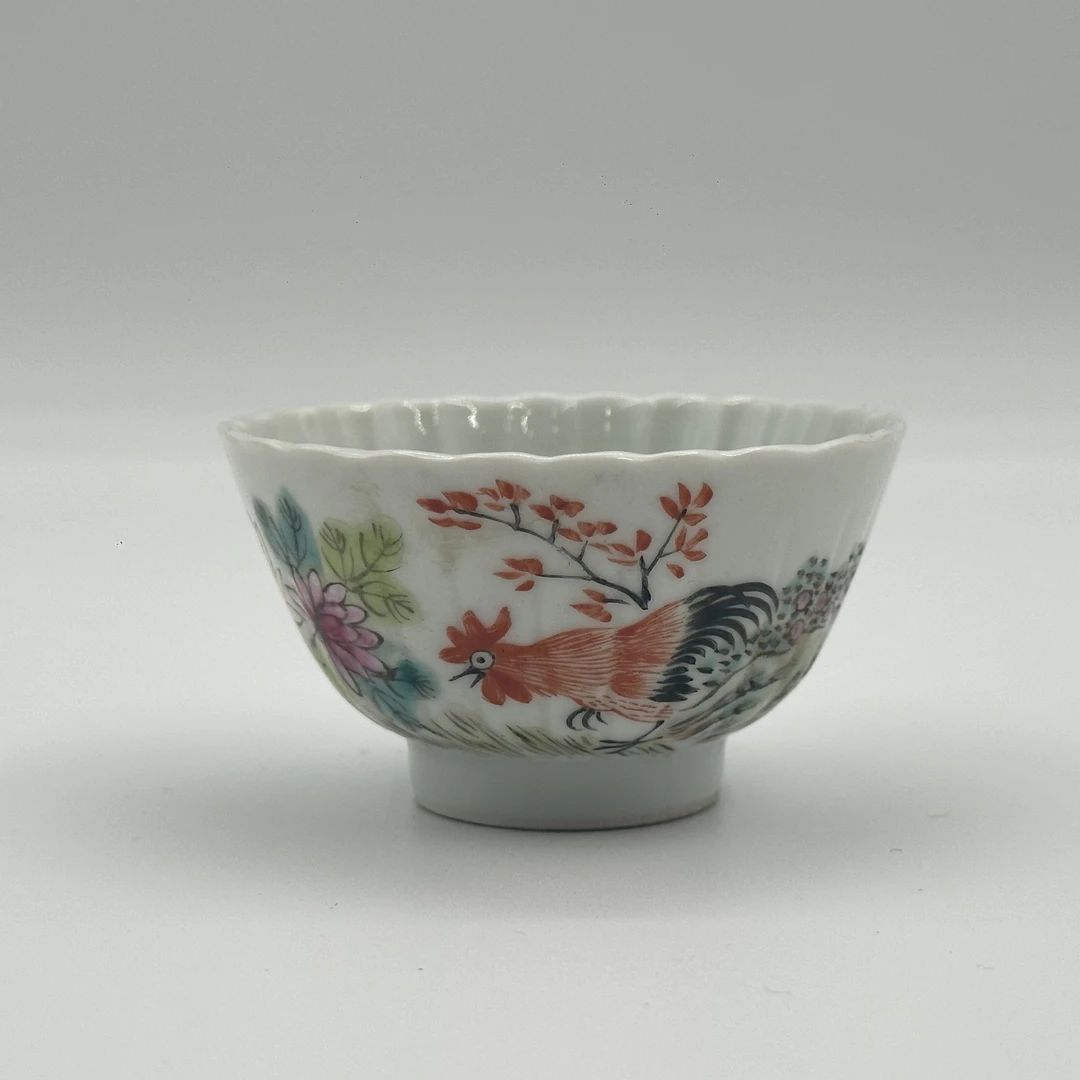 1927 清晚期粉彩花卉纹花口主人杯
