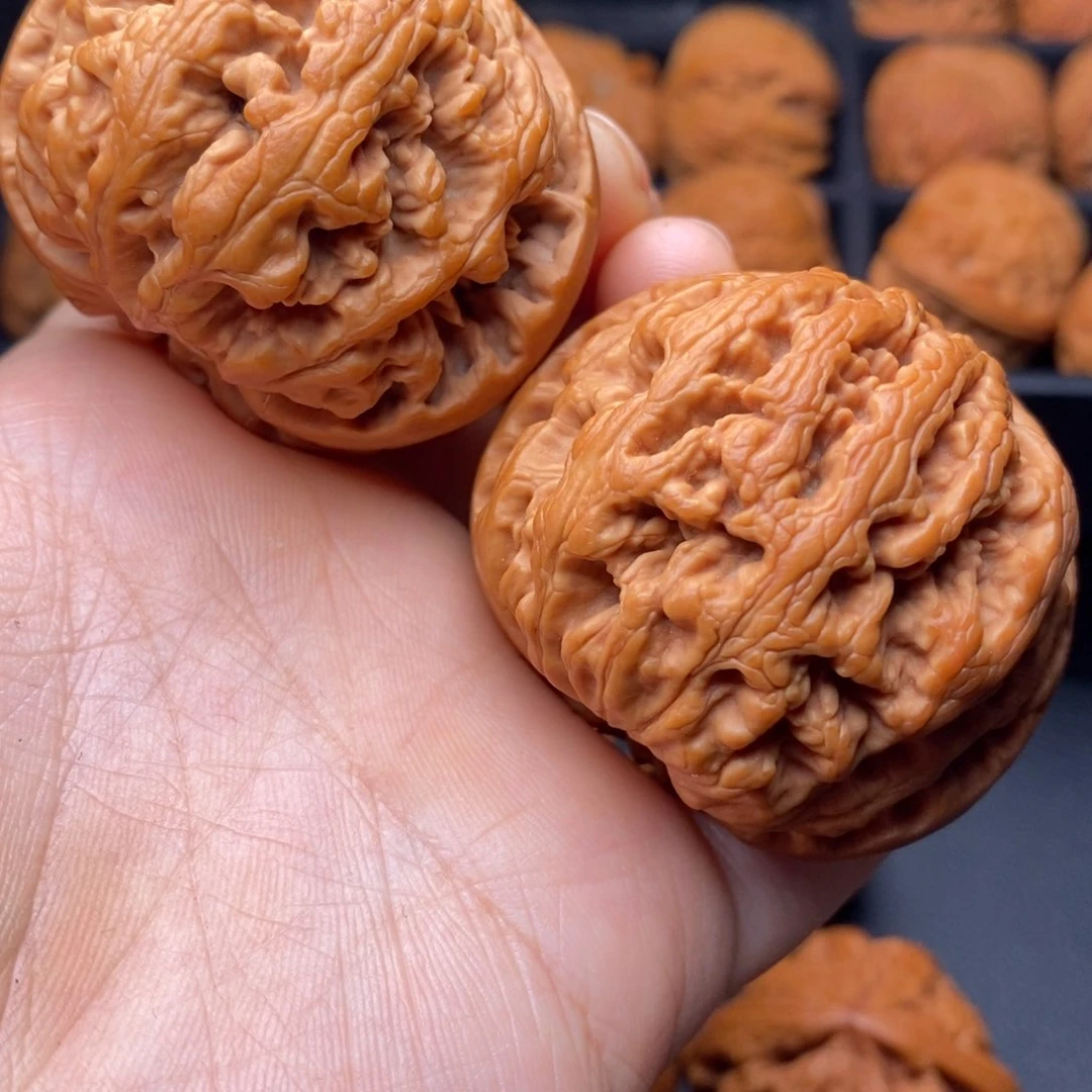 文玩核桃把件秦岭野生核桃