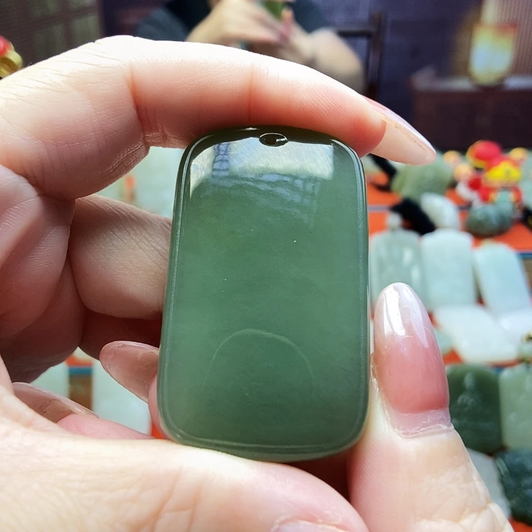颈饰未镶嵌和田玉多**?