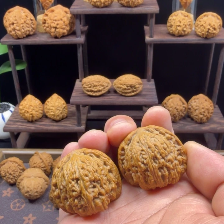 把件桃核密纹（微磕尖）