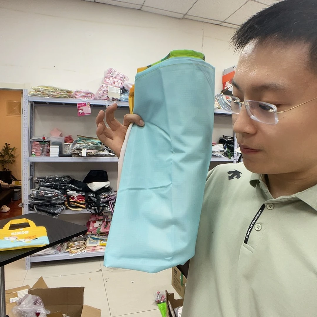 PU化妆包等各种产品的