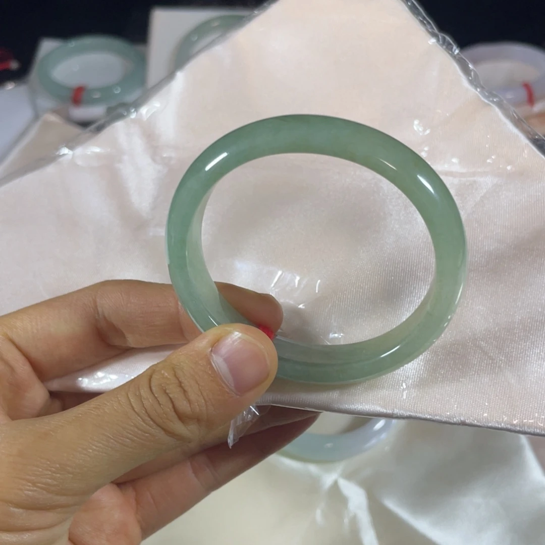 未镶嵌手镯翡翠天然翡翠手镯