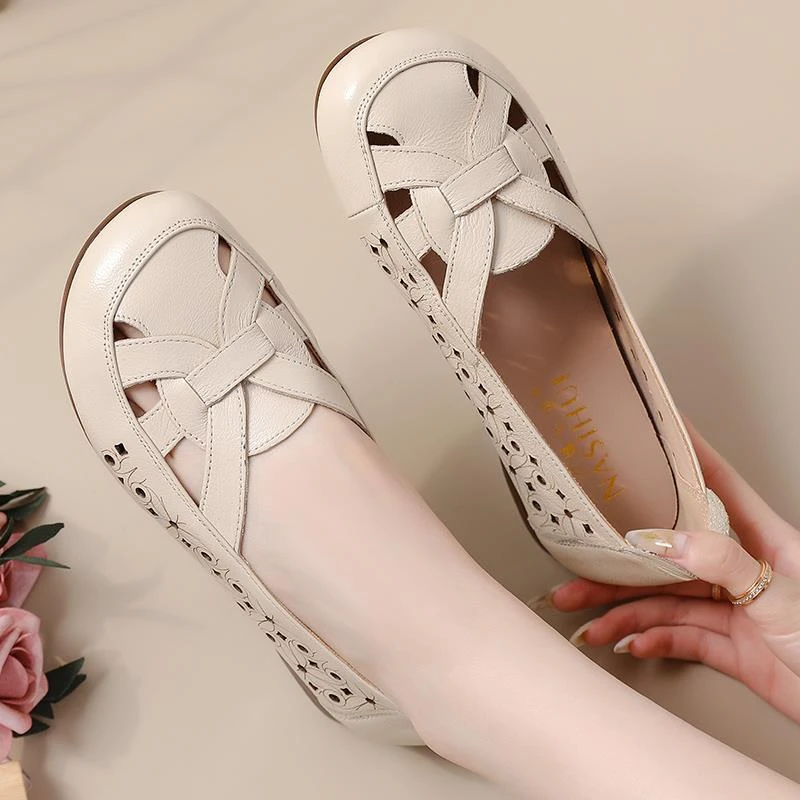 FAVMARTHA妈妈鞋凉鞋真皮软底平底舒适防滑中老年春夏季镂空女鞋