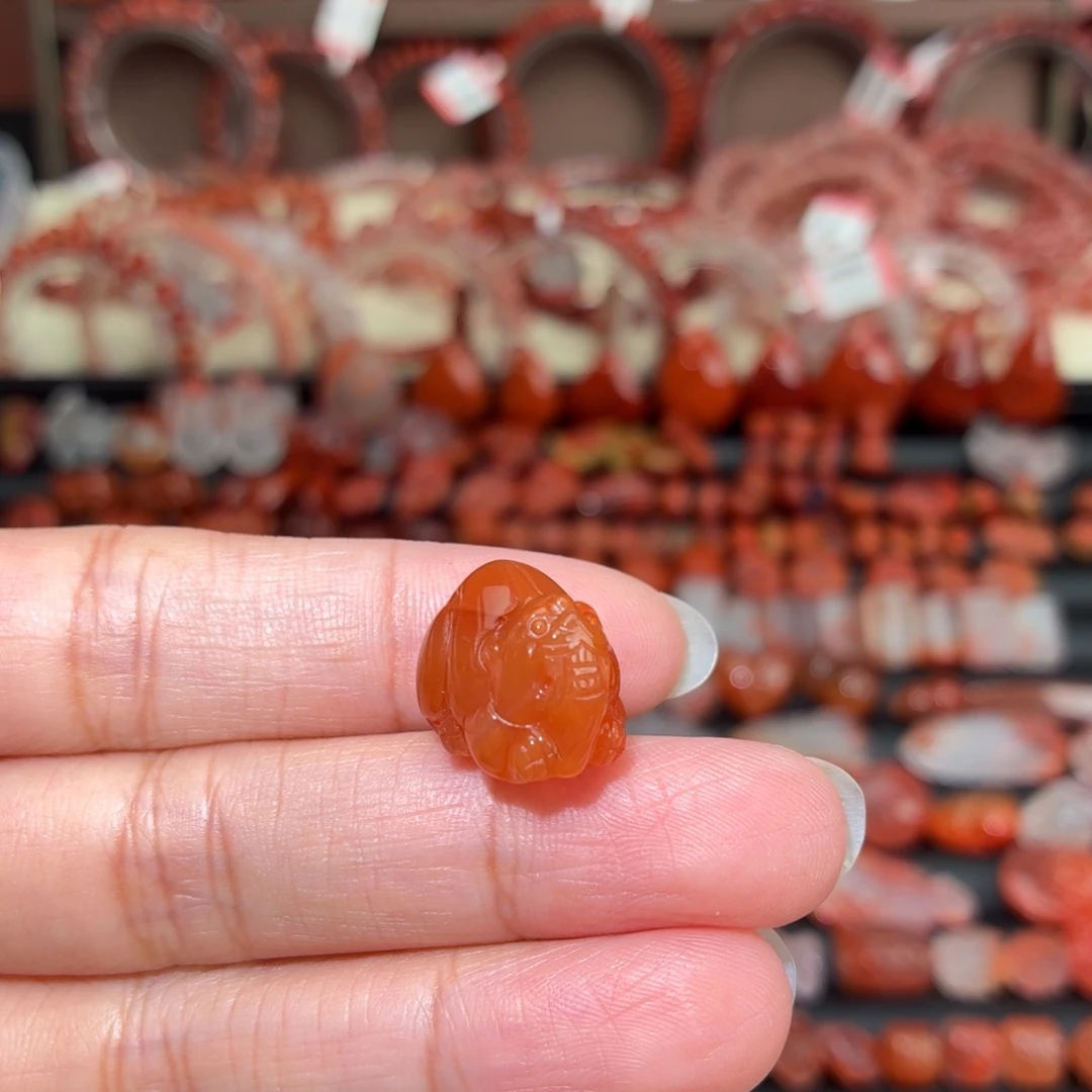 南红玛瑙未镶嵌颈饰貔貅