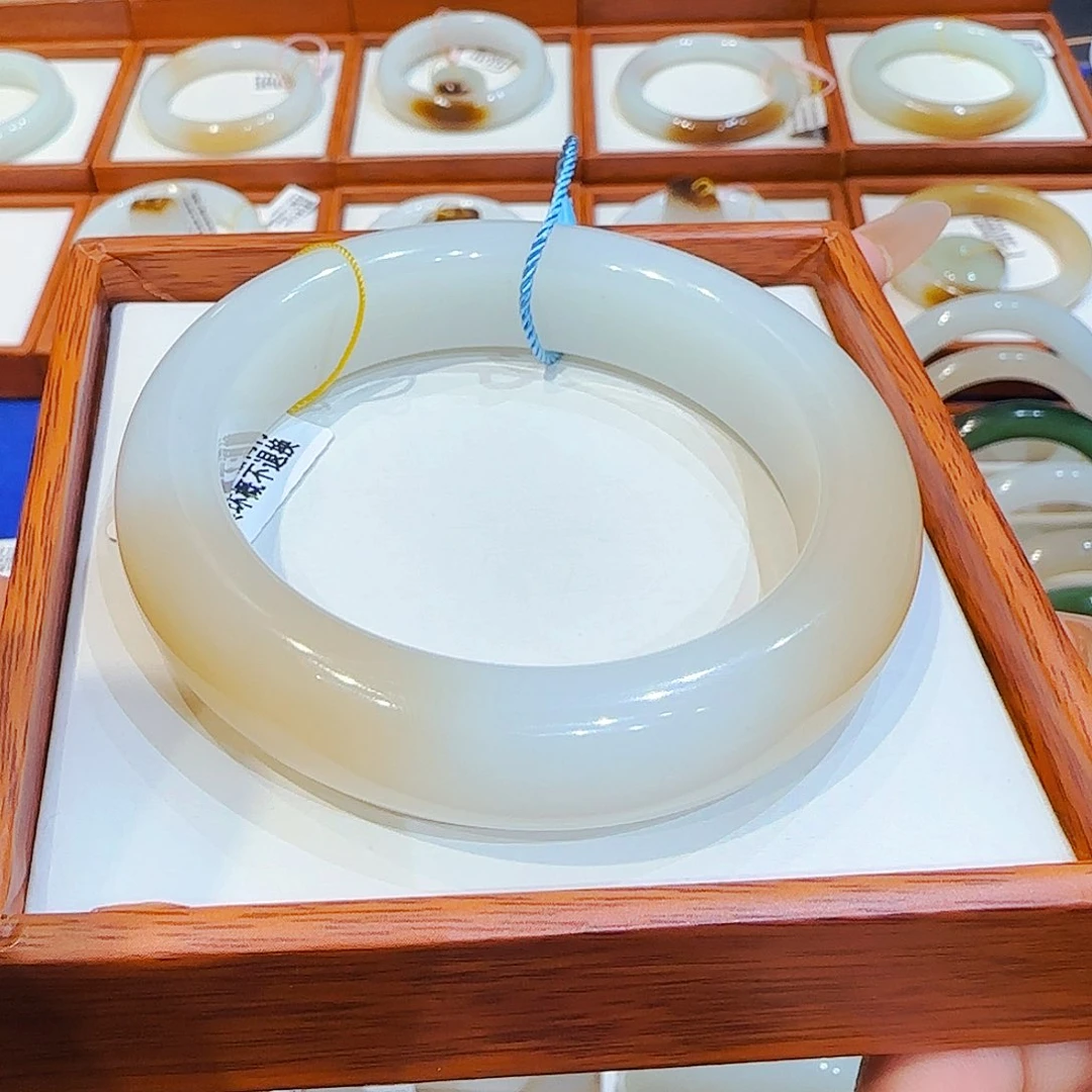 和田玉手镯未镶嵌且末天地糖57 58 59