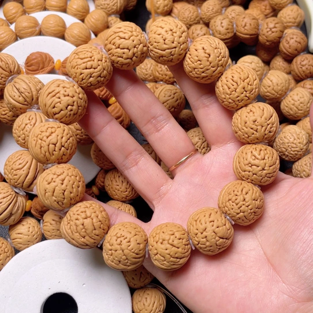 桃核手串感****熊桃核手串