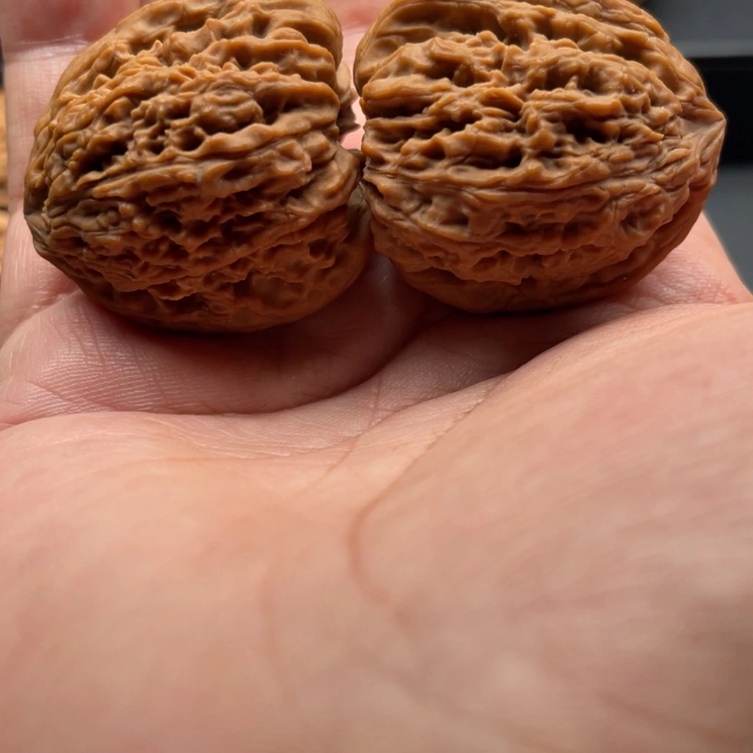 晨****吊坠桃核南疆石晨哥，80，36