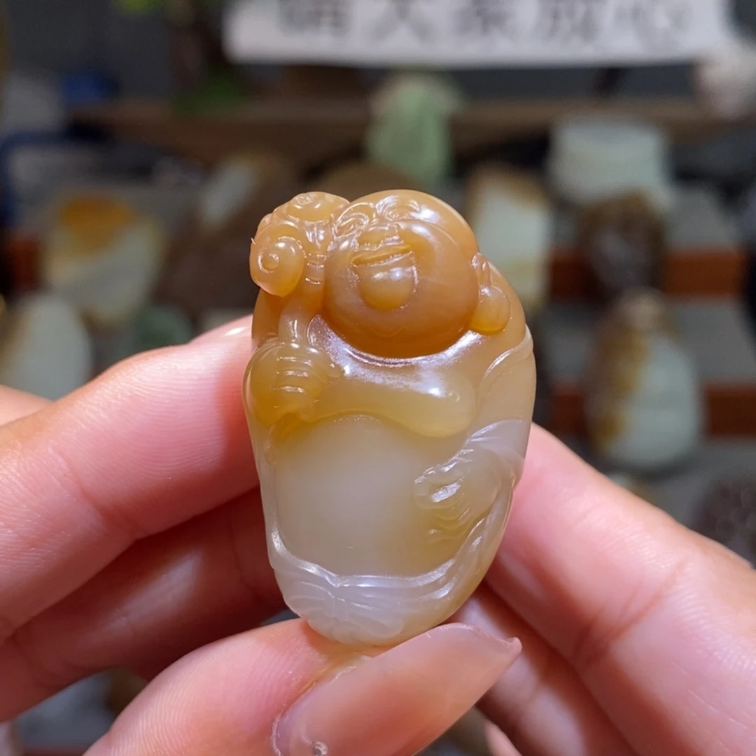 颈饰未镶嵌和田玉（糖玉）开心佛