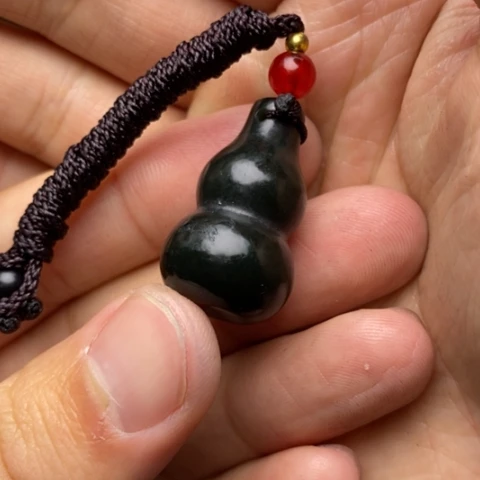 用***锋和田玉未镶嵌颈饰