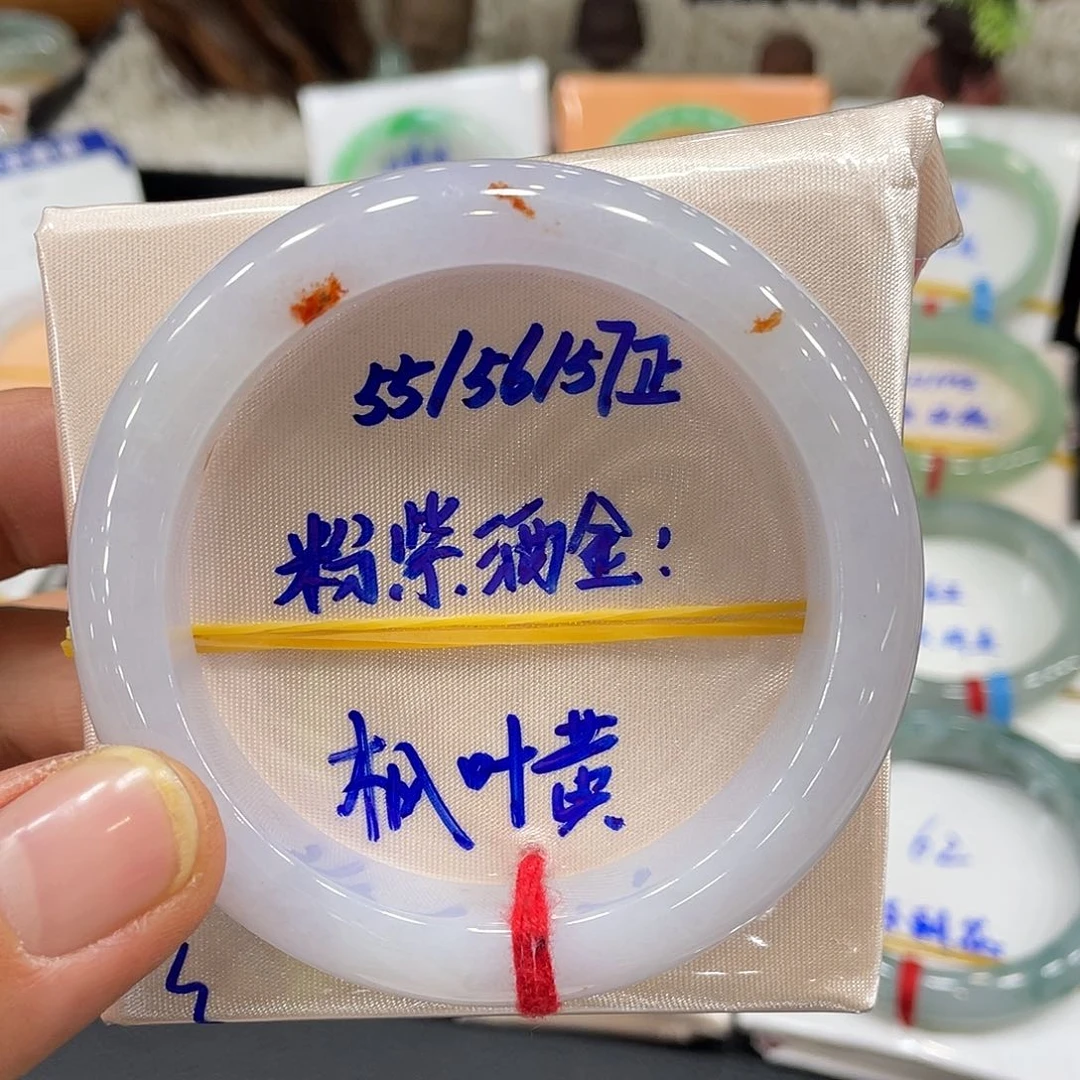 翡翠手镯未镶嵌翡翠