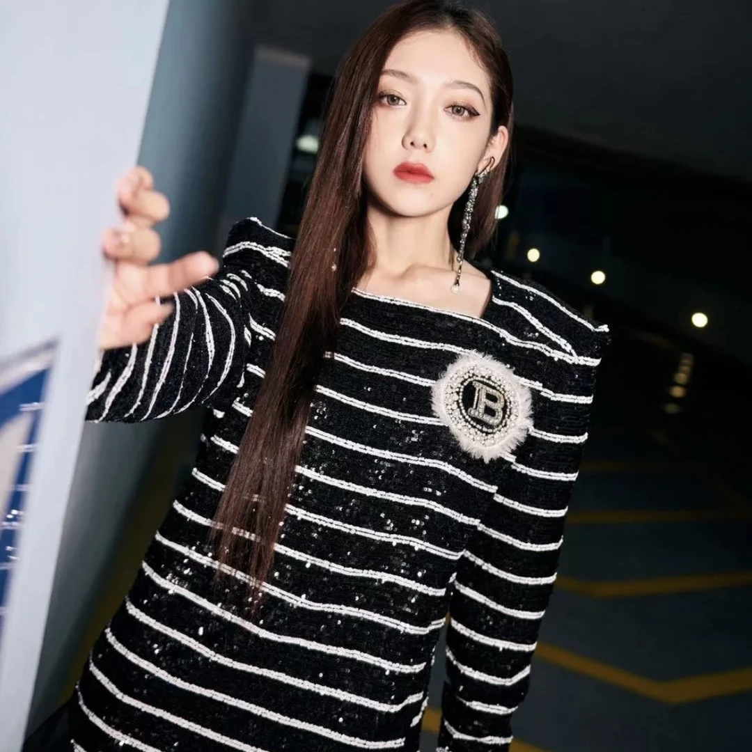 99新 BALMAIN/巴尔曼 条纹秀款亮片卫衣 38码 GM000758