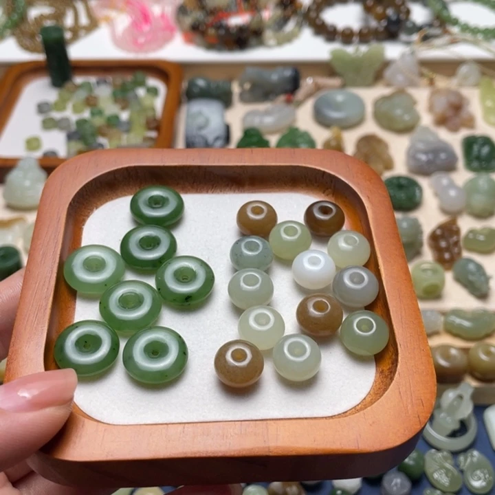 颈饰未镶嵌和田玉一个