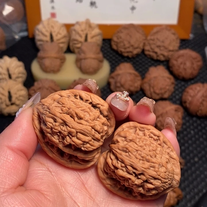 文玩核桃把件多*乐39虎头王