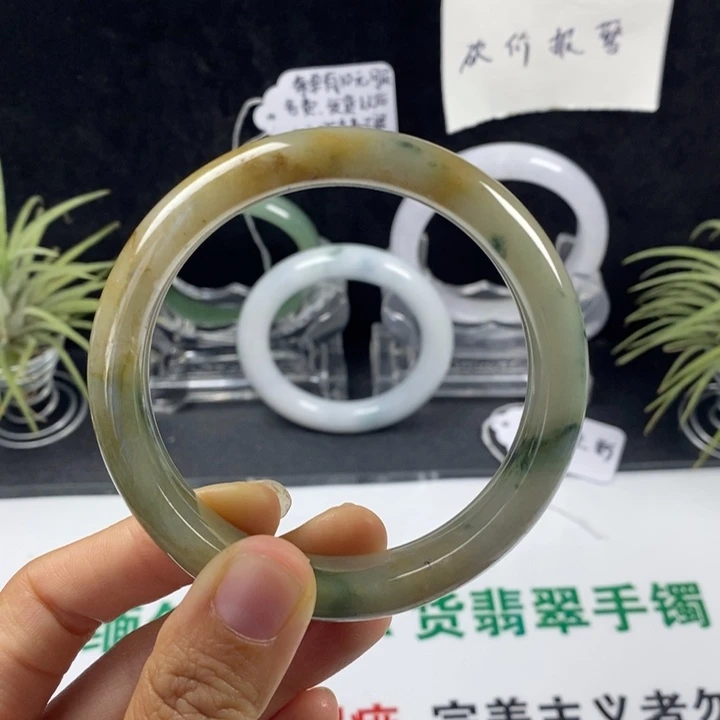 翡翠未镶嵌手镯58号。 58.8