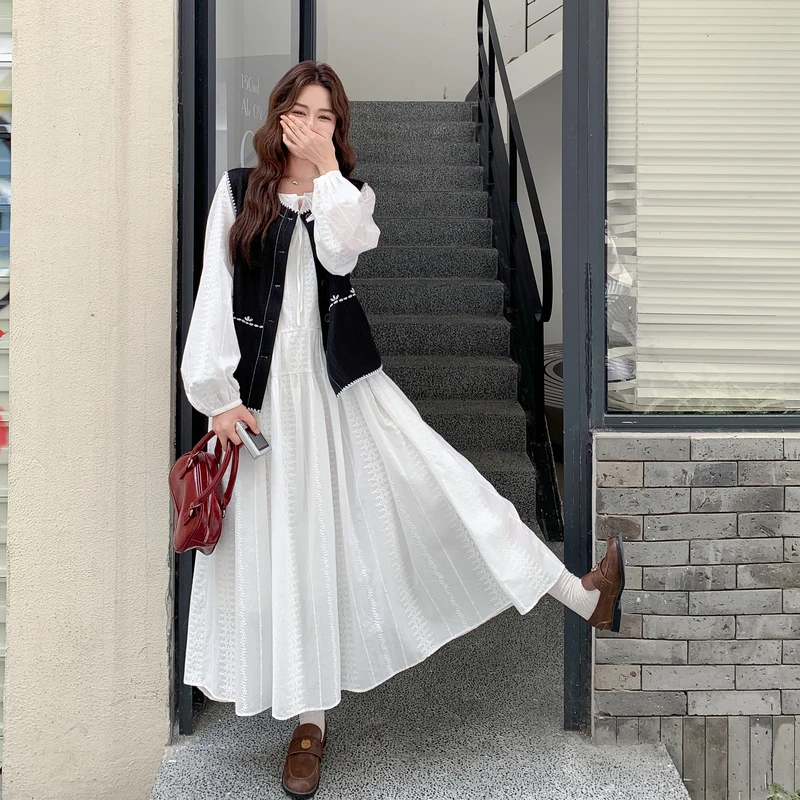 法式气质刺绣马甲白色连衣裙女2025秋季新款温柔风减龄显瘦裙套装
